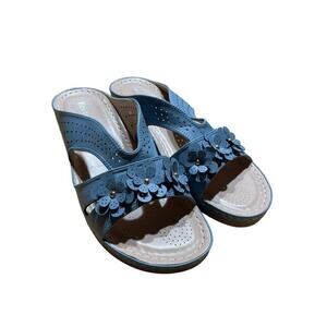 NEW! Women's Ecetana Wedge blue sandal. Flower Details. Size 43.